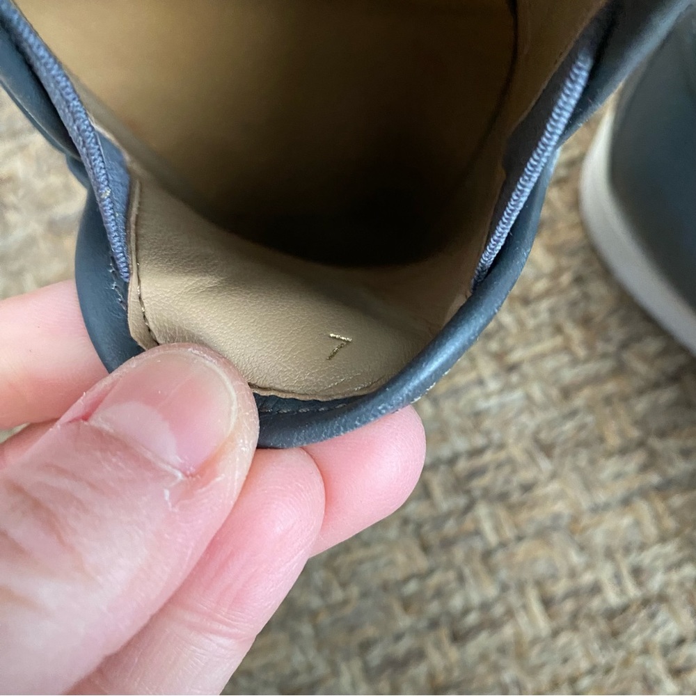 EVERLANE The Leather Street Slip On Shoes Gray Sz 7 - Picture 6 of 6